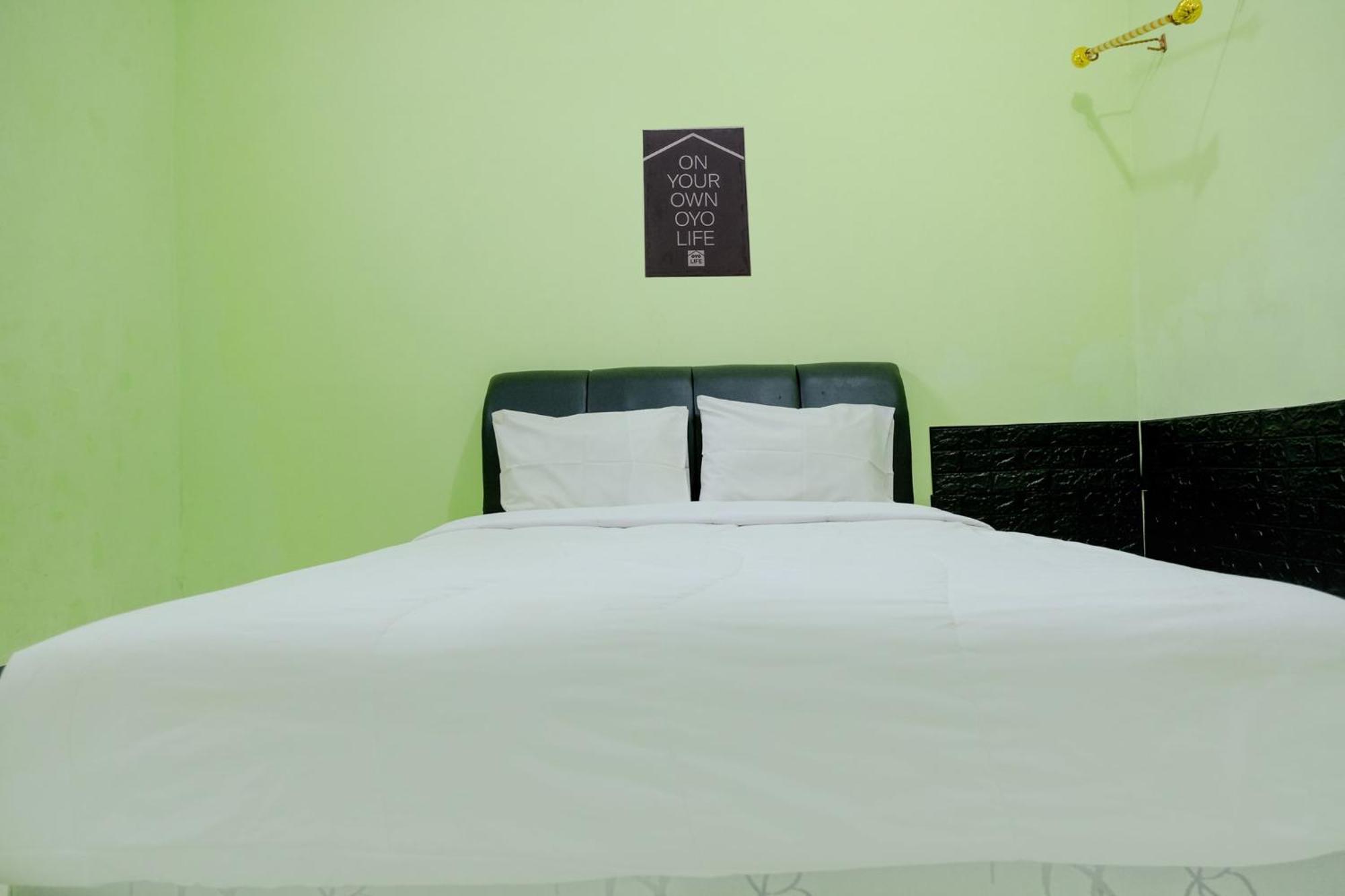 Oyo Life 2508 Alba Suites Homestay Syariah Tulungagung Buitenkant foto