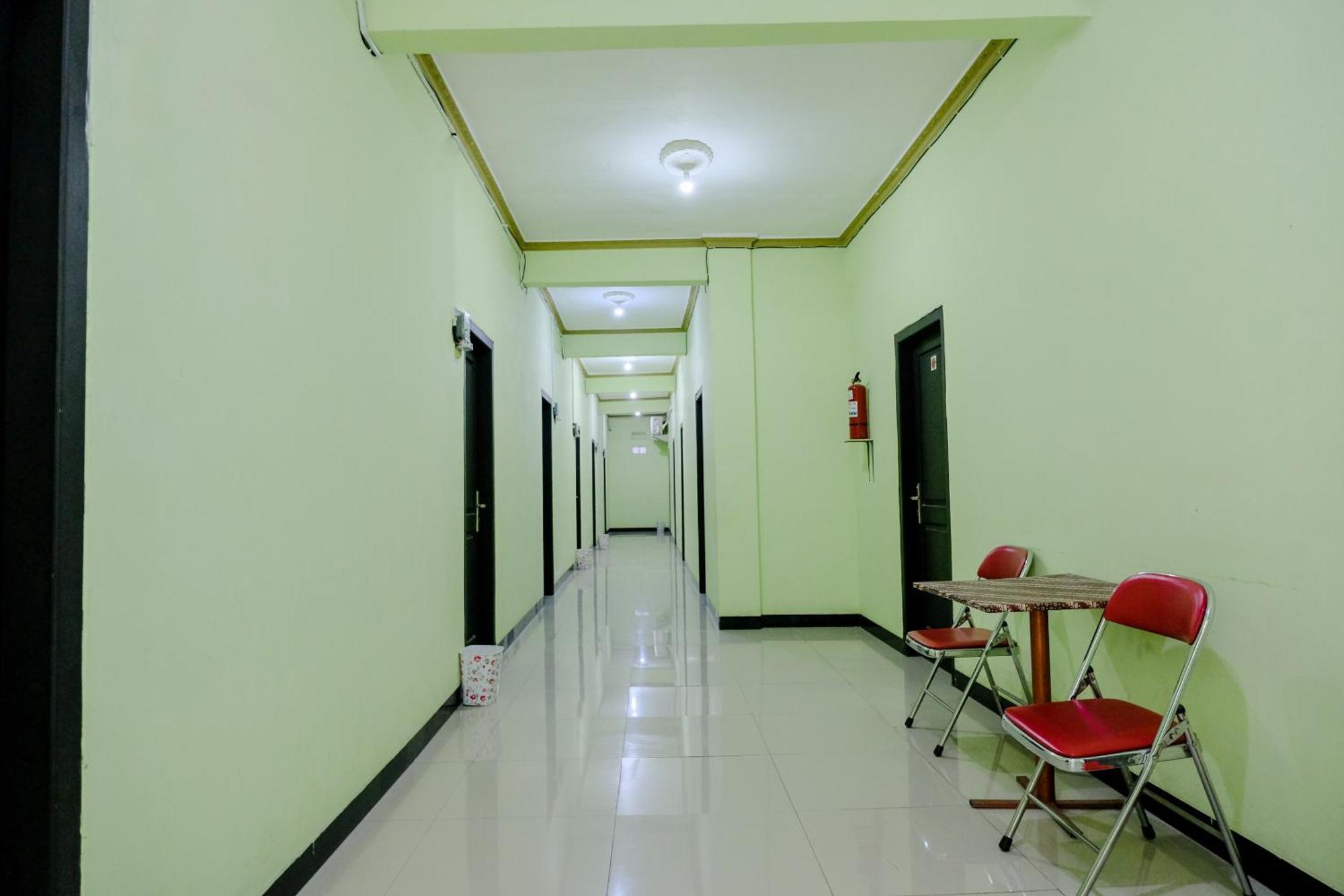 Oyo Life 2508 Alba Suites Homestay Syariah Tulungagung Buitenkant foto
