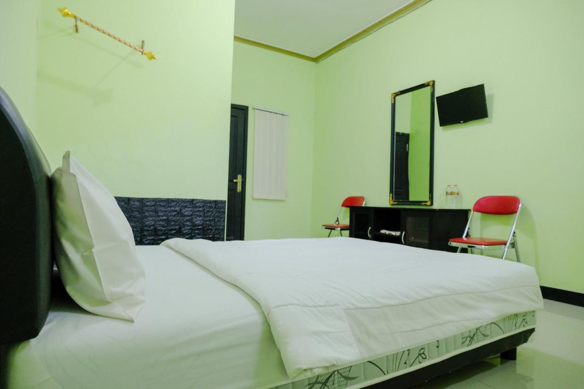 Oyo Life 2508 Alba Suites Homestay Syariah Tulungagung Buitenkant foto